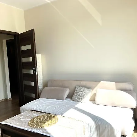 777 & Cars _ Marshal Foch דירה *