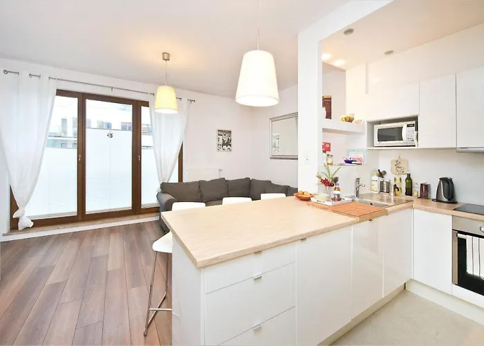 דירה 777 & Cars _ Marshal Foch