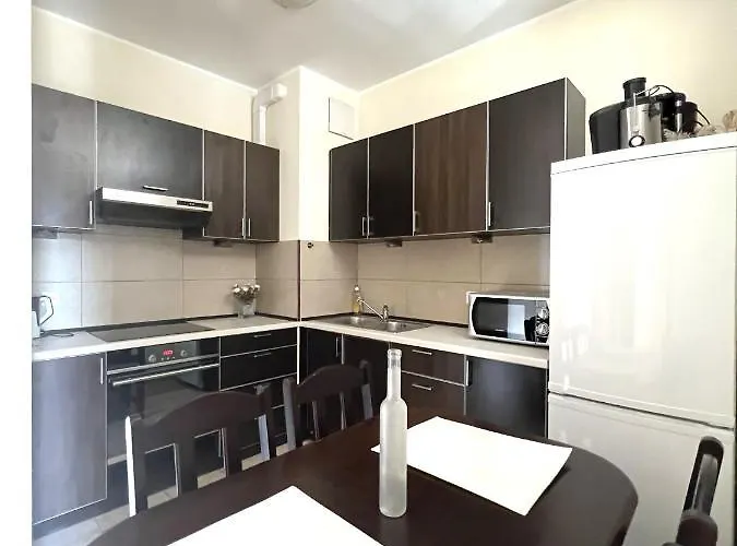 777 & Cars _ Marshal Foch דירה