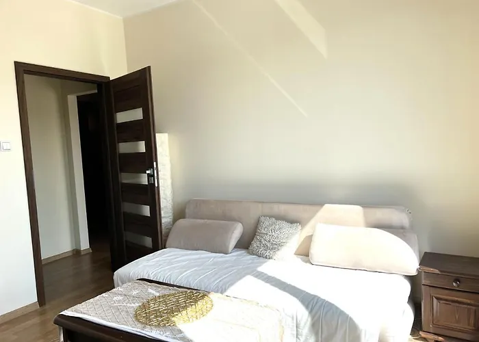 777 & Cars _ Marshal Foch דירה *