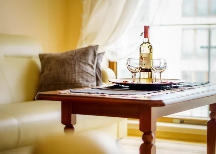 777 & Cars _ Marshal Foch דירה