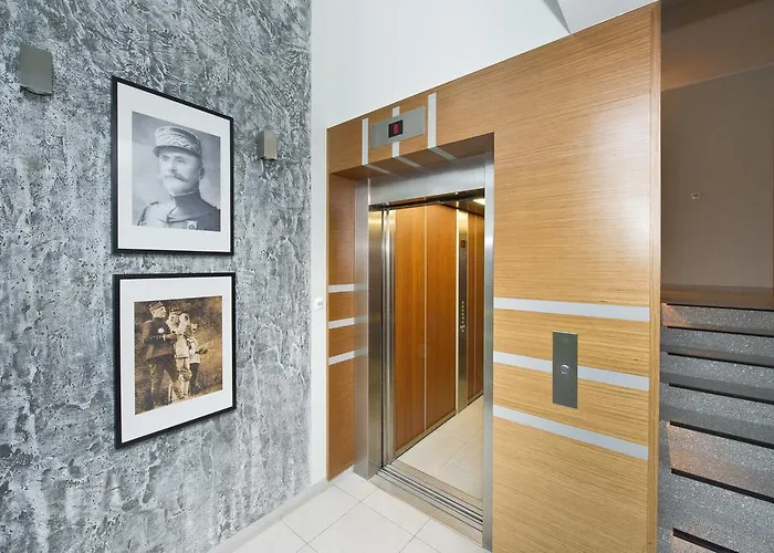 דירה 777 & Cars _ Marshal Foch *