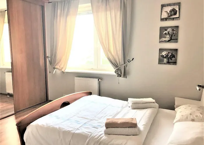 777 & Cars _ Marshal Foch דירה *