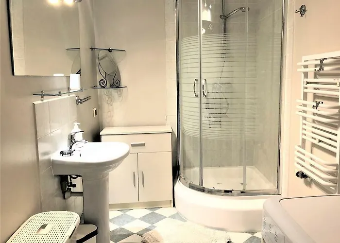 777 & Cars _ Marshal Foch דירה