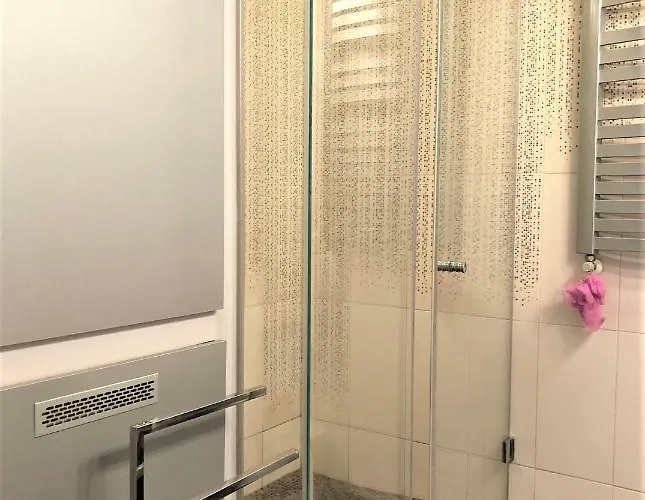 777 & Cars _ Marshal Foch דירה *