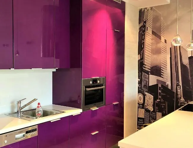 777 & Cars _ Marshal Foch דירה