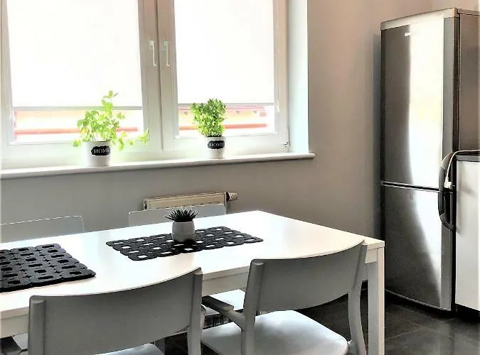 777 & Cars _ Marshal Foch דירה